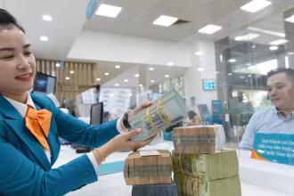 ABBANK giao dịch khách hàng. 