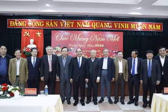 Chủ tịch nước Nguyễn Xuân Phúc và các đại biểu. (Ảnh: TTXVN)