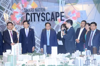 Thủ tướng Phạm Minh Chính thăm Triển lãm quy hoạch quốc gia thông minh Singapore.