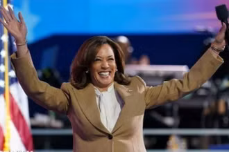 Phó Tổng thống Mỹ Kamala Harris giành được sự ủng hộ lớn tại Đại hội toàn quốc của đảng Dân chủ ở Chicago, Illinois, ngày 19/8/2024. (Ảnh: Reuters/TTXVN)