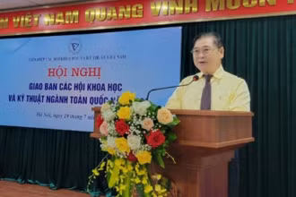 Tiến sĩ khoa học Phan Xuân Dũng, Chủ tịch Liên hiệp các Hội Khoa học và Kỹ thuật Việt Nam, phát biểu khai mạc Hội nghị. 