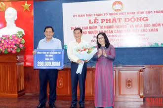 Các đơn vị, tổ chức hỗ trợ kinh phí giúp đỡ người nghèo và mua bảo hiểm y tế cho người có hoàn cảnh khó khăn.