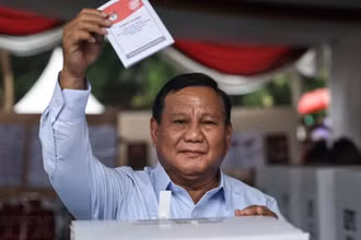 Ngài Prabowo Subianto tại điểm bỏ phiếu ở Bogor ngày 14/2/2024. Ảnh: AFP/TTXVN