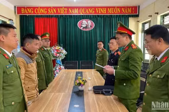 Cơ quan cảnh sát điều tra Công an tỉnh Sơn La thi hành lệnh bắt tạm giam Nguyễn Như Thành.