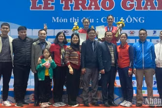 Hai vận động viên Phạm Thị Khánh và Đinh Thị Phương Hồng (tỉnh Thái Bình) giành Huy chương Vàng cầu lông nội dung đôi nữ tại Đại hội thể thao toàn quốc lần thứ 9 năm 2022.