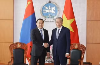 Tổng Bí thư, Chủ tịch nước Tô Lâm hội kiến Chủ tịch Quốc hội Mông Cổ Dashzegviin Amarbayasgalan. (Ảnh: TTXVN) 