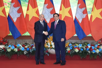 Thủ tướng Phạm Minh Chính đón và tiếp kiến Quốc vương Campuchia Preah Bat Samdech Preah Boromneath Norodom Sihamoni.