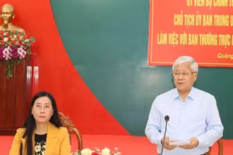 Đồng chí Đỗ Văn Chiến, Ủy viên Bộ Chính trị, Bí thư Trung ương Đảng, Chủ tịch Ủy ban Trung ương Mặt trận Tổ quốc Việt Nam phát biểu tại buổi làm việc.