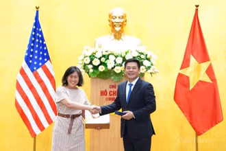 Bộ trưởng Nguyễn Hồng Diên và Đại diện Thương mại Hoa Kỳ Katherine Tai.