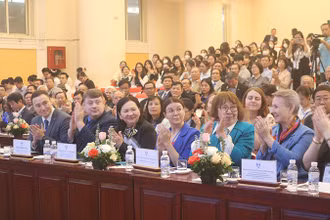 Các đại biểu dự Hội thảo.