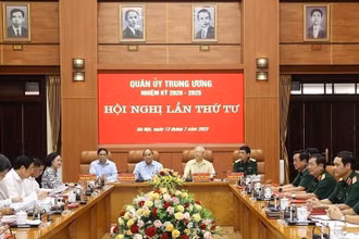 Tổng Bí thư Nguyễn Phú Trọng, Bí thư Quân ủy Trung ương cùng các đồng chí lãnh đạo Đảng và Nhà nước dự hội nghị. (Ảnh: TTXVN)
