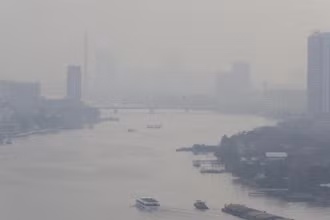 Thái Lan muốn đánh thuế carbon để giảm thiểu khí phát thải ra môi trường. (Ảnh: Bưu điện Bangkok)