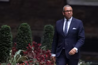 Tân Bộ trưởng Ngoại giao và Phát triển Liên hiệp Vương quốc Anh và Bắc Ireland James Cleverly. (Ảnh: Reuters)