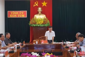 Đồng chí Dương Văn Trang phát biểu chỉ đạo cuộc họp.
