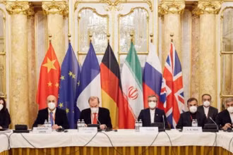 Các đại biểu tham dự vòng đàm phán về thỏa thuận hạt nhân Iran ở Vienna, Áo, ngày 3/12/2021. (Ảnh: THX/TTXVN)
