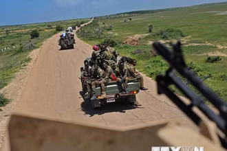 Binh sĩ Somalia tuần tra. (Ảnh: AFP/TTXVN)