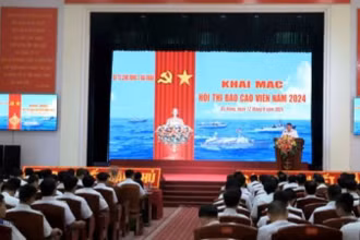 Hơn 200 đại biểu, thí sinh Vùng 3 Hải quân tham dự khai mạc Hội thi Báo cáo viên năm 2024.