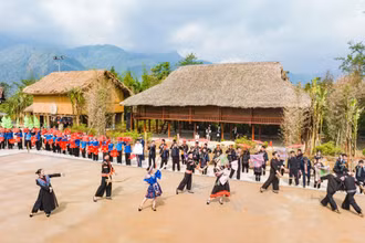 Nhiều trải nghiệm văn hóa dành cho khách tại Bản Mây.
