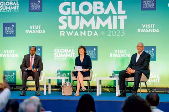 Một phiên thảo luận tại Hội nghị thượng đỉnh lần thứ 23 của WTTC. (Ảnh: The Economic Times)