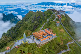  Quần thể văn hóa tâm linh Fansipan tọa lạc ở độ cao từ 2.900m đến 3.143m. 