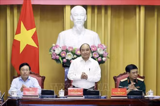 Chủ tịch nước chủ trì họp xây dựng Đề án Tổng kết 10 năm thực hiện Chiến lược bảo vệ Tổ quốc trong tình hình mới. (Ảnh: TTXVN)