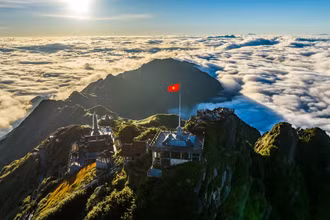 Săn mùa mây đẹp nhất năm trên đỉnh Fansipan