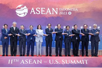 Các nhà Lãnh đạo ASEAN và Phó Tổng thống Hoa Kỳ Kamara Harris chụp ảnh lưu niệm tại Hội nghị Cấp cao ASEAN-Hoa Kỳ lần thứ 11. (Ảnh: Nhật Bắc)