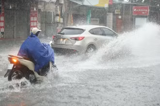 Mưa lớn tại quận Hà Đông. 