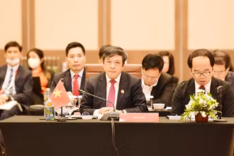 Thứ trưởng Văn hóa, Thể thao và Du lịch Việt Nam Đoàn Văn Việt cùng đoàn Việt Nam tại Hội nghị Bộ trưởng Du lịch ASEAN-Nga lần thứ 2. (Ảnh: Tổng cục Du lịch)
