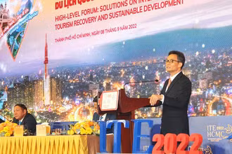 Phó Thủ tướng Vũ Đức Đam phát biểu tại Diễn đàn (Ảnh: Tổng cục Du lịch)