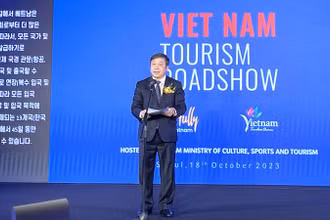 Thứ trưởng Văn hóa, Thể thao và Du lịch Đoàn Văn Việt phát biểu tại Chương trình. (Ảnh: Cục Du lịch Quốc gia Việt Nam) 
