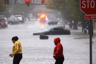 Ngập lụt ở ngoại ô Mamaroneck của Thành phố New York. (Nguồn: CNN/Ảnh chụp màn hình)
