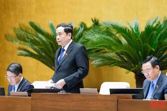 Phó Chủ tịch Thường trực Quốc hội Trần Thanh Mẫn điều hành nội dung làm việc. (Ảnh: Duy Linh)