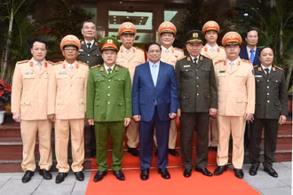 [Ảnh] Thủ tướng thăm, chúc Tết lực lượng Cảnh sát giao thông