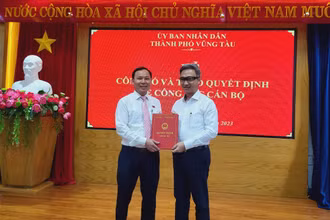 Lễ công bố và trao quyết định về công tác cán bộ với ông Nguyễn Trọng Thụy.