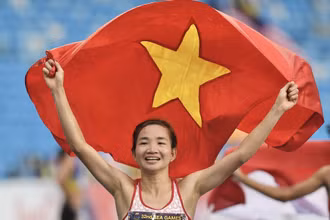 Ngày 12/5, Nguyễn Thị Oanh đã xuất sắc đi vào lịch sử của SEA Games khi mang về tấm Huy chương Vàng điền kinh ở nội dung 10.000m nữ. (Ảnh: TTXVN)