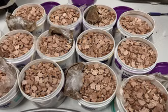 Thu giữ hơn 10 nghìn viên ma túy tổng hợp. 