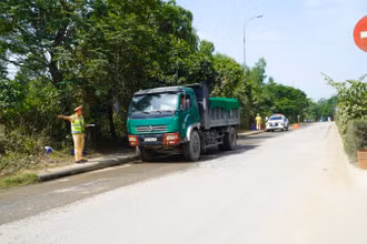 Quảng Nam kiên quyết xử lý xe tải chở vật liệu gây mất an toàn giao thông.