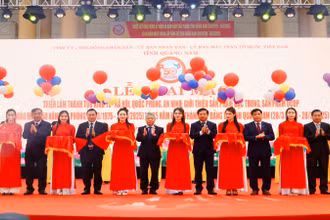 Lãnh đạo tỉnh Quảng Nam cắt băng khai mạc Triển lãm, trưng bày các thành tựu kinh tế-xã hội, quốc phòng-an ninh và giới thiệu sản phẩm đặc trưng, sản phẩm OCOP.