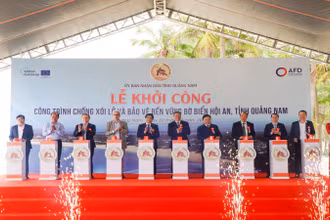 Lãnh đạo tỉnh Quảng Nam ấn nút khởi công Dự án Chống xói lở và bảo vệ bền vững bờ biển Hội An.