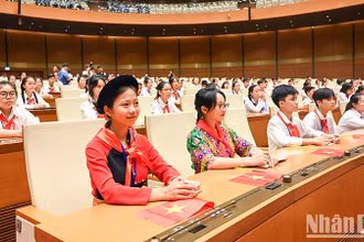 Đại biểu trẻ em dự phiên họp giả định "Quốc hội trẻ em" lần thứ nhất. (Ảnh: Duy Linh)