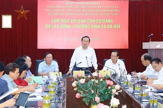 Phó Thủ tướng Trần Hồng Hà phát biểu ý kiến tại buổi làm việc. (Ảnh: GIáp Tống)