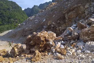 Hiện trường vụ sạt lở mỏ đá Pắc Luốc 1, thôn Nà Tèn, thị trấn Yên Minh, huyện Yên Minh, Hà Giang, khiến hai người tử vong ngày 3/6/2022. (Ảnh: nhandan.vn)