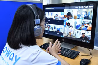 Phỏng vấn trực tuyến tại phiên giao dịch việc làm của Trung tâm Dịch vụ việc làm Hà Nội tháng 11/2022. (Ảnh: Thủy Nguyên)