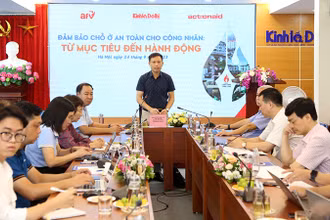 PGS.TS Nguyễn Thành Lợi, Tổng Biên tập báo Kinh tế và Đô thị, phát biểu khai mạc tọa đàm.
