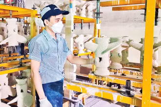 Lao động tại Công ty TNHH Juki Việt Nam, khu chế xuất Tân Thuận, quận 7, Thành phố Hồ Chí Minh. (Ảnh: Khánh Trình)