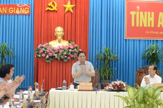 Thủ tướng Phạm Minh Chính phát biểu ý kiến kết luận cuộc làm việc với Ban Thường vụ Tỉnh ủy An Giang.