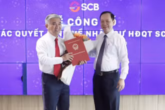 Phó Thống đốc Đào Minh Tú trao quyết định trưng tập, chỉ định ông Phan Đình Điền giữ chức Chủ tịch Hội đồng quản trị SCB.