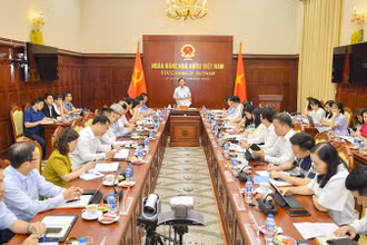 Quang cảnh buổi làm việc