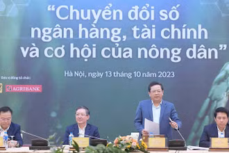 Các đại biểu chủ trì Hội thảo.